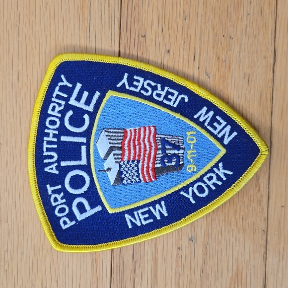NEW YORK NEW JERSEY - PORT AUTHORITY POLICE 9-11-01 - Police Patch TWIN TOWERS! - Picture 6 of 6